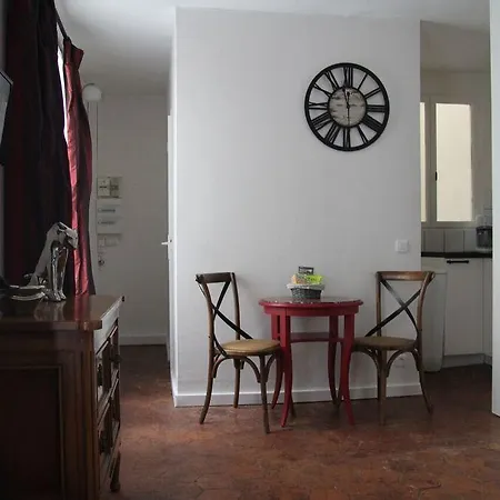 Big Studio In The Marais Paris